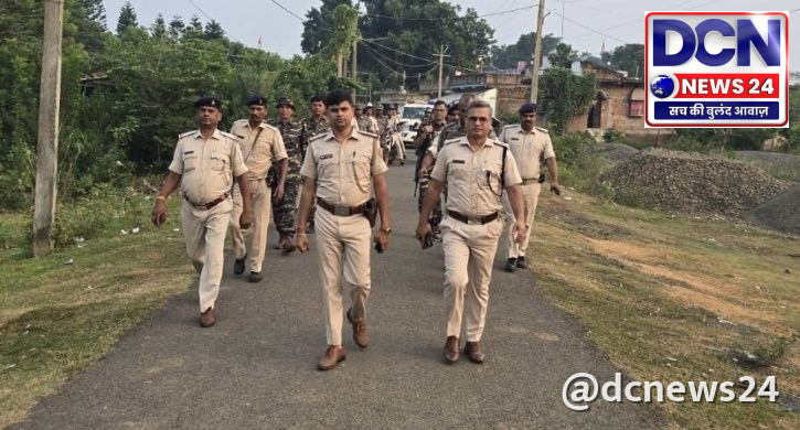 दुर्गापूजा को लेकर कोटालपोखर में पुलिस का फ्लैग मार्च, पूजा मंडपों का किया भ्रमण।